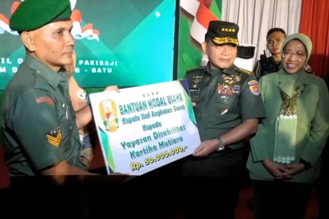 KSAD Dudung beri penghargaan pada Babinsa peduli disabilitas