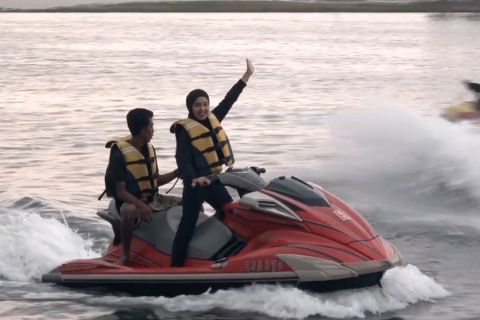 Memacu adrenalin dengan mengendarai Jetski di Ancol