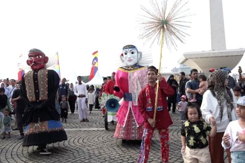 Meriah, warga serbu Lebaran Betawi 2023 di Monas