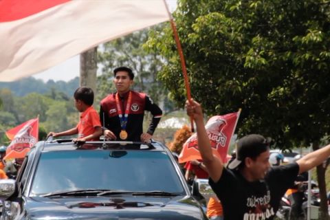 Warga Tenggarong sambut kedatangan Taufany, atlet timnas di Sea Games