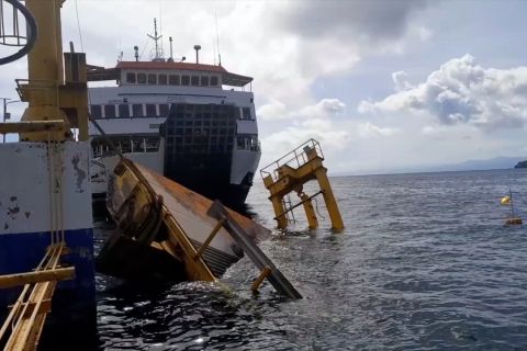 ASDP Ternate terjunkan tim penyelam untuk mendata kerusakan dermaga