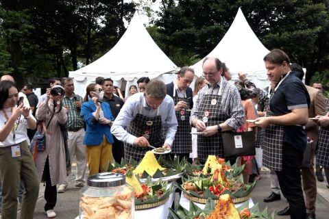 Dubes Uni Eropa ikuti lomba tumpeng di perayaan Hari Eropa