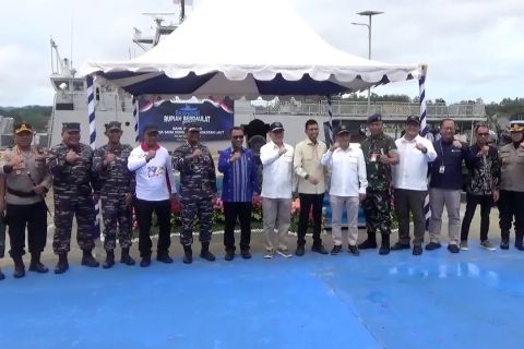 Gunakan kapal perang, BI distribusikan uang ke daerah 3T di Wakatobi