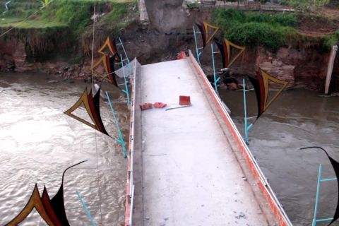 Jembatan berusia 2 tahun terban, Gubernur Mahyeldi beri tanggapan