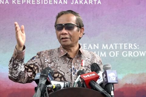 Mahfud MD pastikan proyek pengadaan BTS tetap dilanjutkan