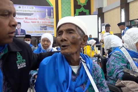 Menabung 1 dekade, petani 105 tahun ini akhirnya bisa naik haji