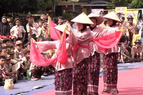 Mengajari tutur kata positif dan perilaku baik sejak dini