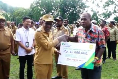 Pemkot Jayapura dorong pekerja menjadi anggota BPJS Ketenagakerjaan