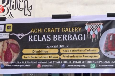 Perajin di Padang buka les bagi ibu dengan anak berkebutuhan khusus