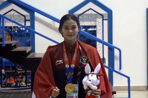 Janis Rosalita rebut emas pertama renang sirip SEA Games 2023