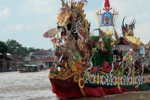 Semarak Lomba Perahu Hias di Festival Budaya Isen Mulang 2023