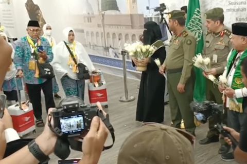 Jamaah haji RI disambut meriah di Madinah