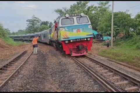 Tertimbun longsor, Jalur KA Sukatani - Ciganea sudah bisa dilalui
