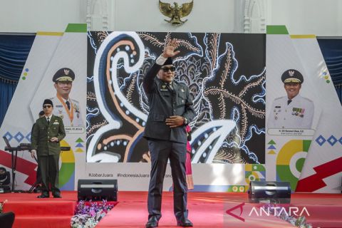 Fashion show dengan meniru Bung Karno