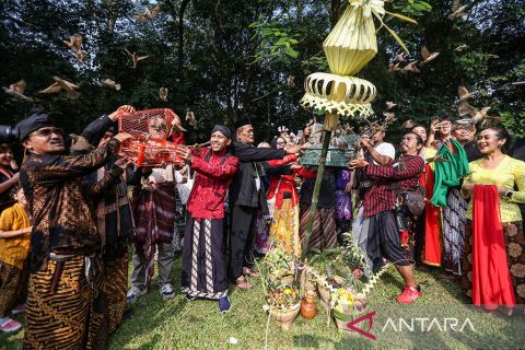 Peringatan Hari Lingkungan Hidup dengan kirab sedekah hutan