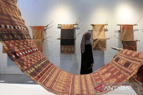 Pameran Songket Candung hasil revitalisasi
