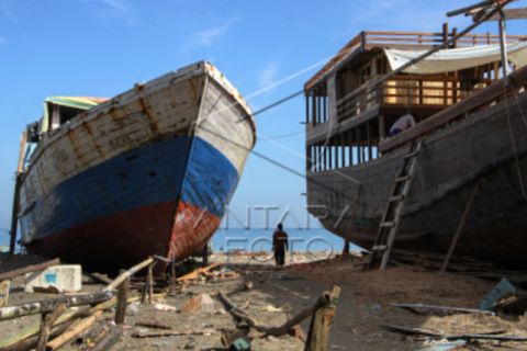 Jasa perbaikan kapal di Takalar