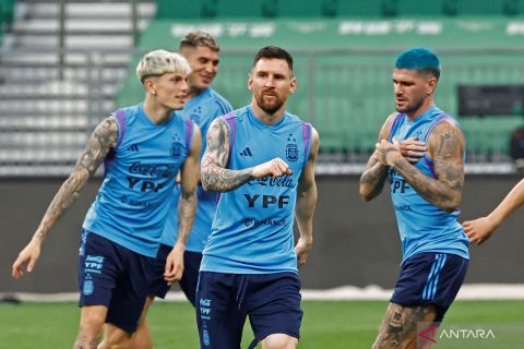 Lionel Messi berlatih jelang lawan Australia di Beijing