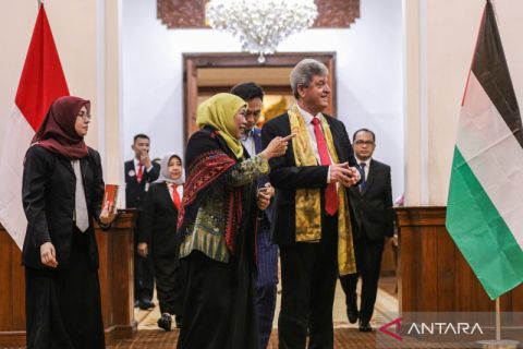 Gubernur Jatim sambut Dubes Palestina jelang laga persahabatan