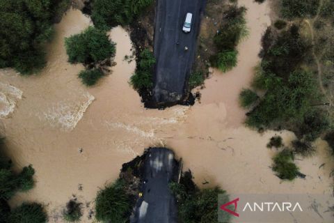 Topan Biparjoy terjang Gujarat