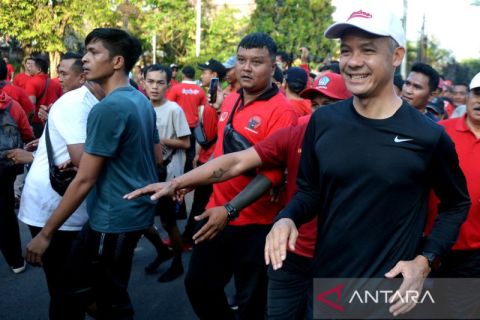 Ganjar Pranowo ikuti  jalan sehat di Denpasar