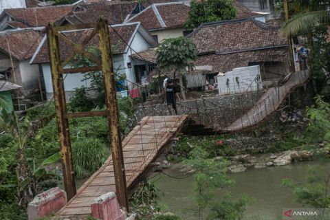 Jembatan gantung rusak di Lebak