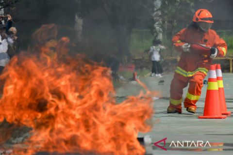 Petugas pemadam kebakaran Jabar berkompetisi keahlian