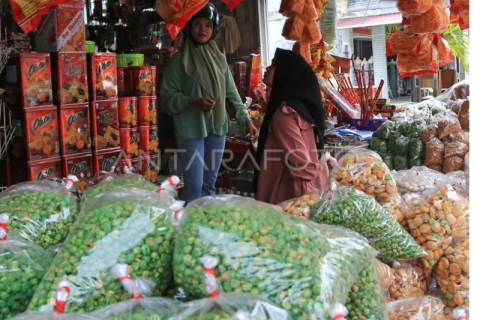 Penjualan kue kering lebaran di Aceh