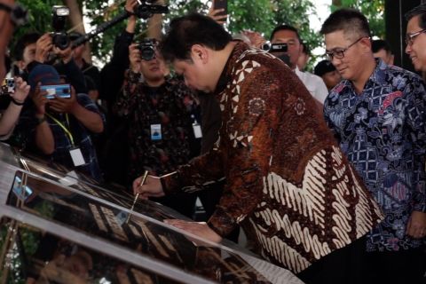 Airlangga resmikan 6 industri hijau di Batam senilai Rp12 triliun