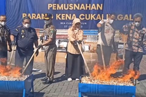Lebih dari satu juta rokok ilegal dimusnahkan Bea Cukai Madiun