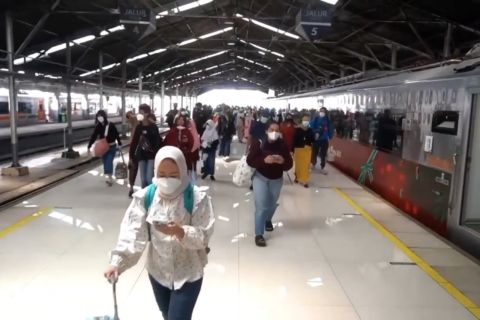 Aturan baru naik kereta api, penumpang boleh tidak pakai masker