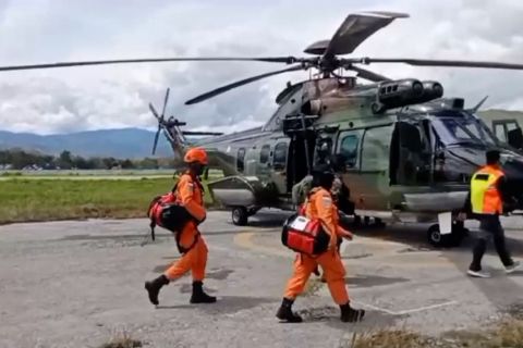 Polda Papua terjunkan 25 personil bantu evakuasi Pesawat Sam Air