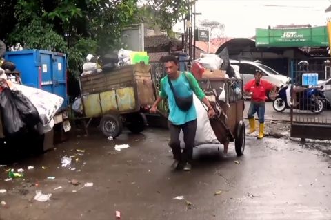 Tekan Emisi GRK, DLHK Jabar siapkan aturan pengambilan sampah warga