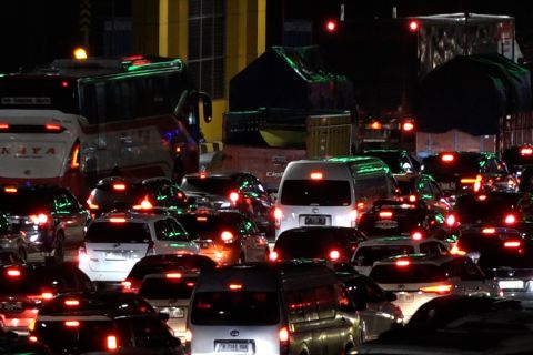 Jelang libur Idul Adha, volume kendaraan  di Tol Cikatama naik 22%