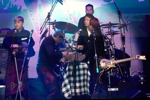 Nuansa etnik Bali warnai kolaborasi Tony Monaco dan Balawan