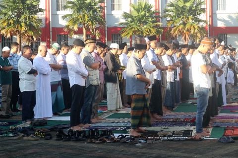 Para mantan pejabat napi koruptor laksanakan shalat Id di Sukamiskin
