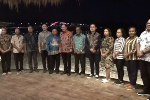 Pemkot Jayapura lepas delapan dokter tempuh spesialisasi di Unpad