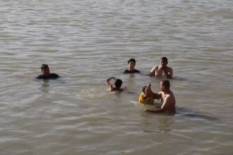 Siasat warga Irak segarkan diri di tengah sengatan musim panas