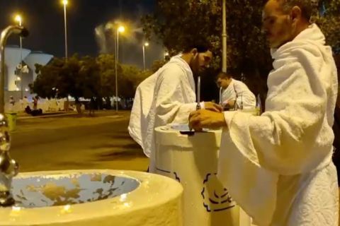 Suhu di atas 40 derajat C, begini cara Padang Arafah nyamankan jamaah
