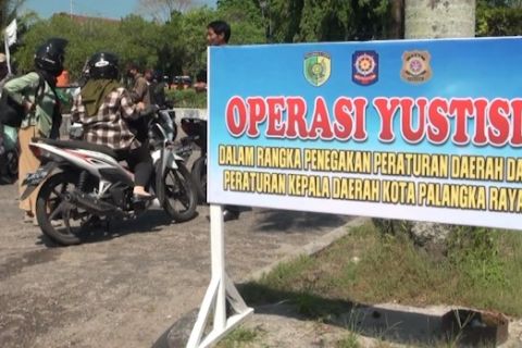 Melihat pelaksanaan razia KTP bagi warga Kota Palangka Raya