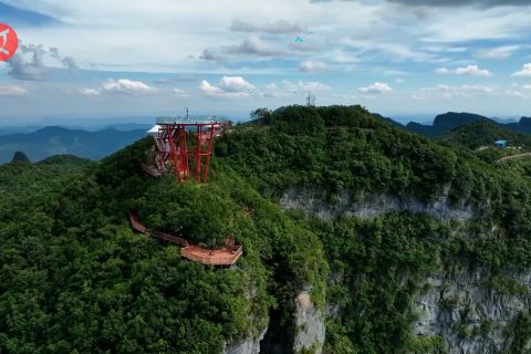 Kunjungan wisatawan mancanegara ke  Zhangjiajie melonjak