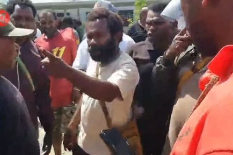 Sengketa tapal batas, bentrokan pecah di Nabire, 2 tewas