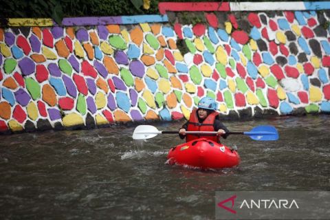 Wisata petualangan di aliran sungai Ciliwung