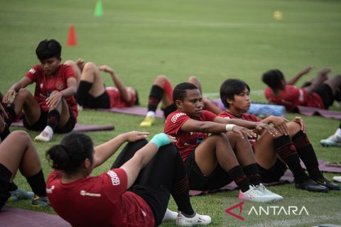 Timnas Wanita Indonesia berlatih jelang AFF U-19
