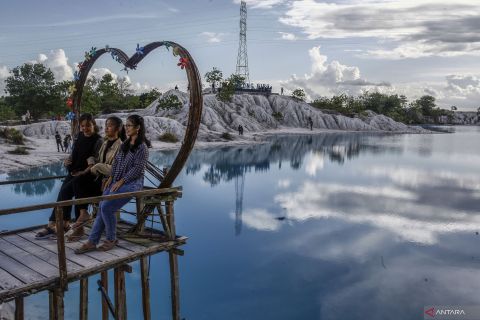 Wisata Danau Kaolin Bangka Belitung