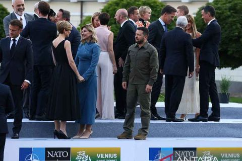 Zelenskiy menunggu kepastian NATO