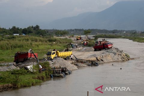 Kurangi pendangkalan sungai dengan tambang rakyat