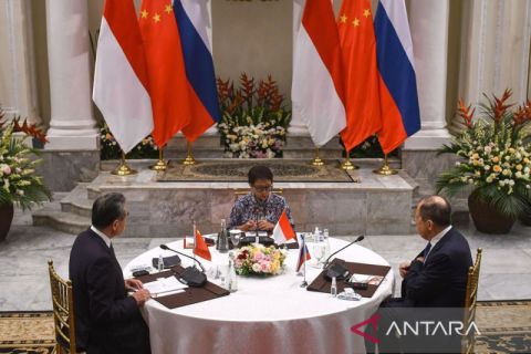 Pertemuan trilateral Indonesia dengan China dan Rusia