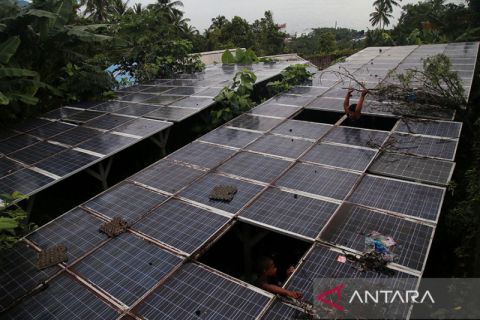 Pembangkit Listrik Tenaga Surya butuh perawatan di Ternate