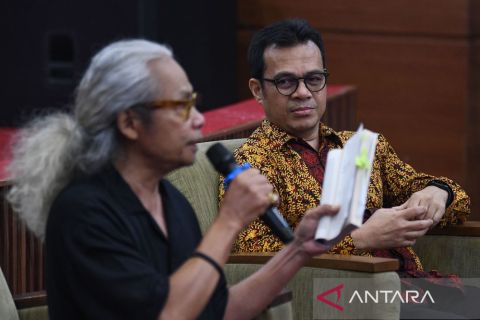 Bedah buku karya Wamenkominfo Nezar Patria